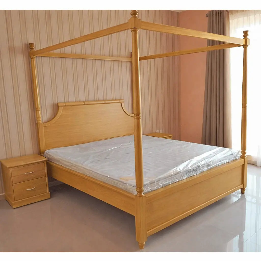Canopy Bed, Royale